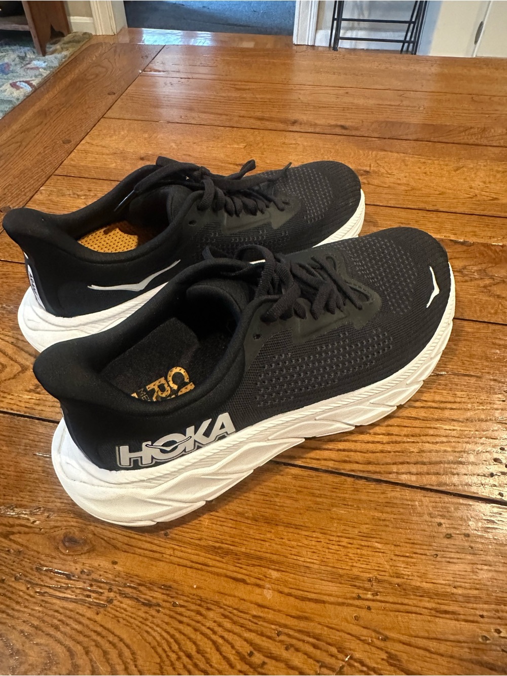 HOKA Arahi 7 Women’s 7 D Wide Stability Running Shoes Black White J-Frame